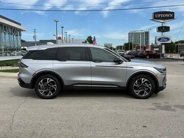 2025 Lincoln Nautilus Premiere AWD's photo