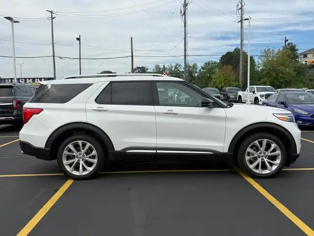 2023 Ford Explorer Platinum 4WD's photo
