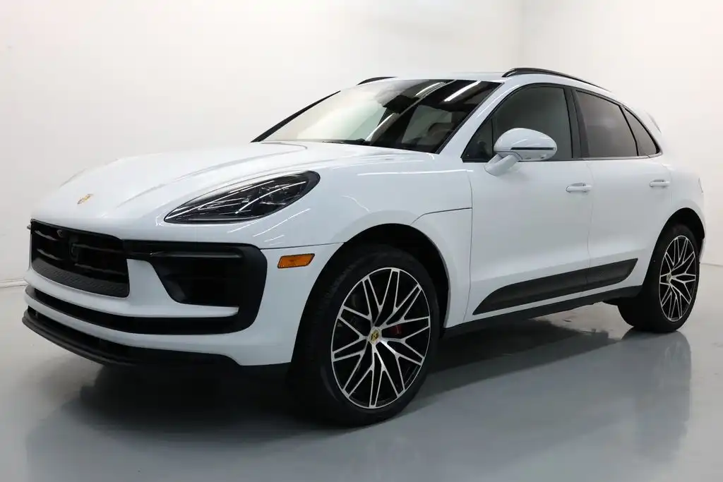 2025 Porsche Macan S's photo