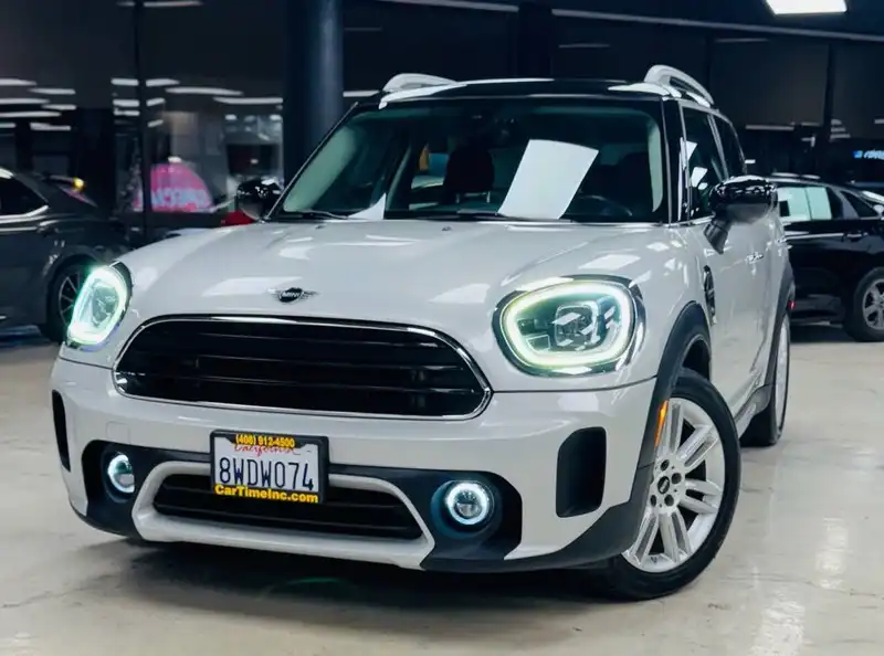 2022 MINI Countryman Cooper Oxford Edition's photo