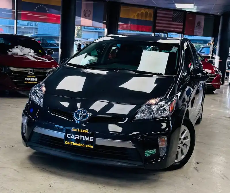 2013 Toyota Prius Base's photo