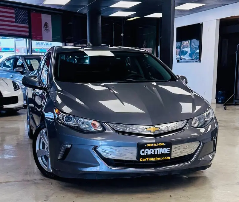 2018 Chevrolet Volt LT photo 3