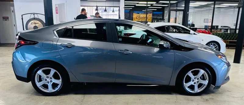 2018 Chevrolet Volt LT photo 5