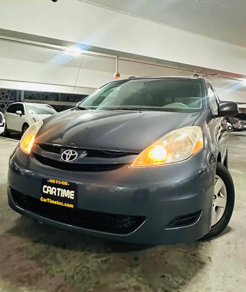 2007 Toyota Sienna LE 7-Passenger's photo