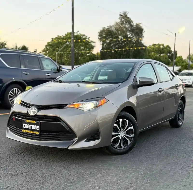 2017 Toyota Corolla LE Eco AT's photo