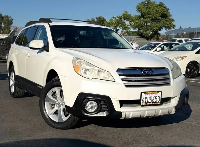 2013 Subaru Outback 3.6R Limited AT photo 3