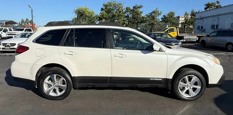 2013 Subaru Outback 3.6R Limited AT photo 5