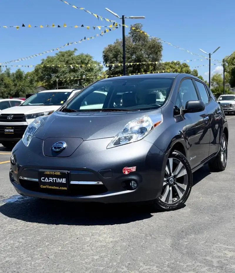2013 Nissan Leaf SL's photo