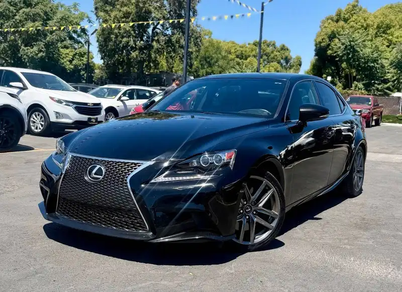 2016 Lexus IS 350 200t's photo