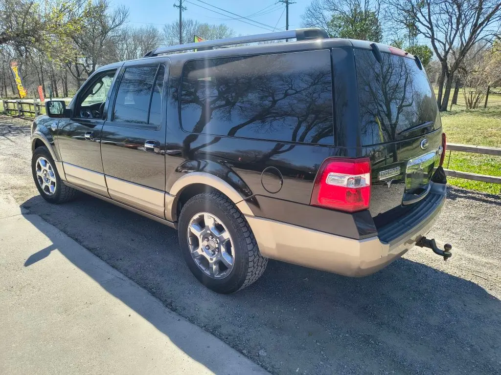 2013 Ford Expedition XLT EL photo 3