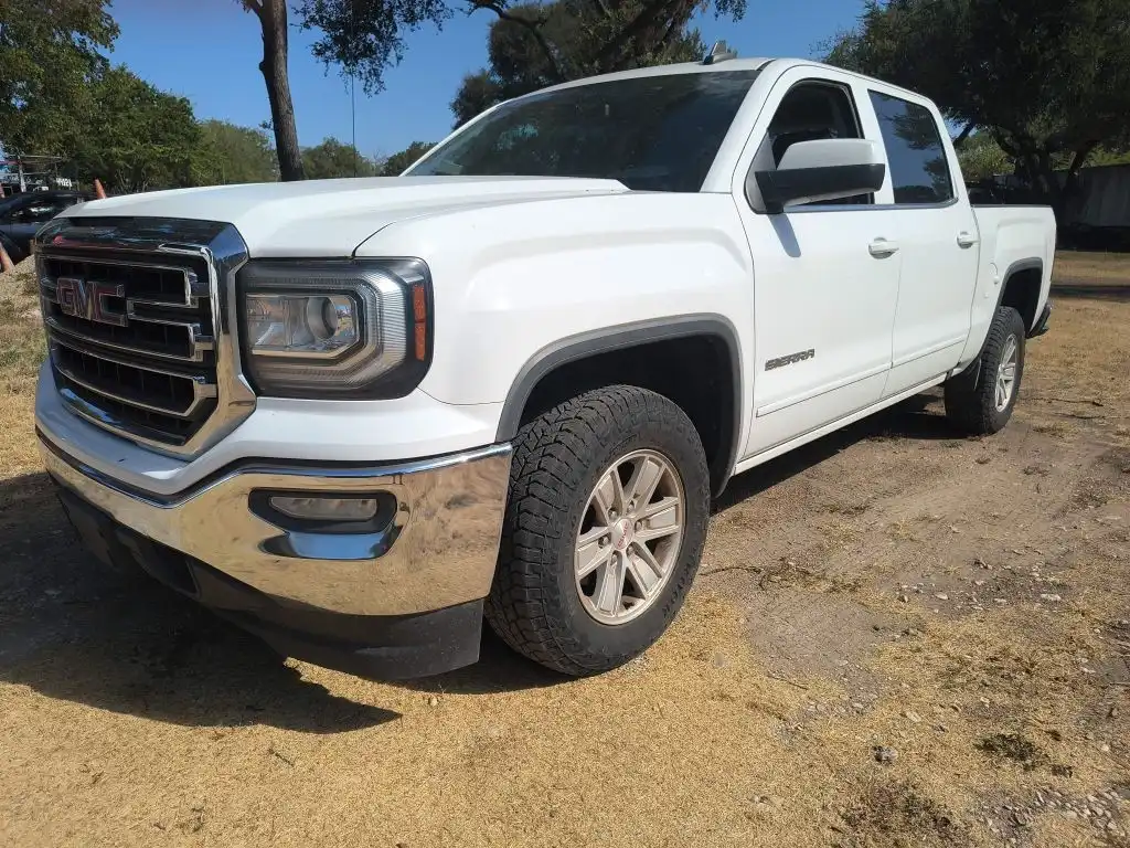 2017 GMC Sierra SLE 2WD Crew Cab Short Box's photo