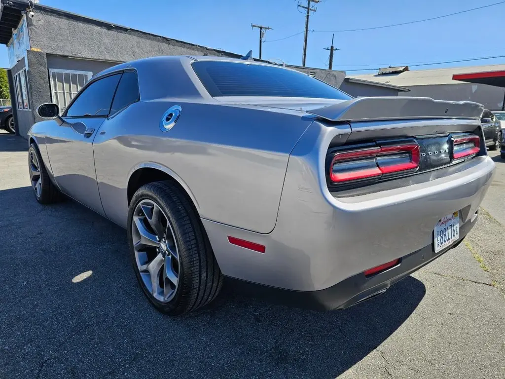 2015 Dodge Challenger SXT Plus photo 4