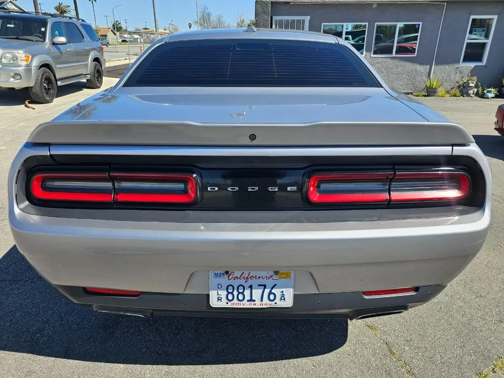 2015 Dodge Challenger SXT Plus photo 5