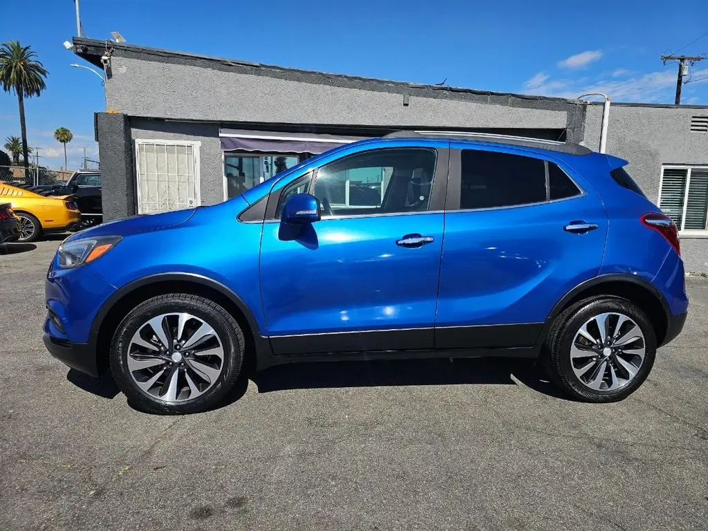 2018 Buick Encore Essence AWD photo 3