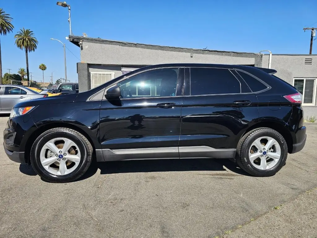 2017 Ford Edge SE photo 3