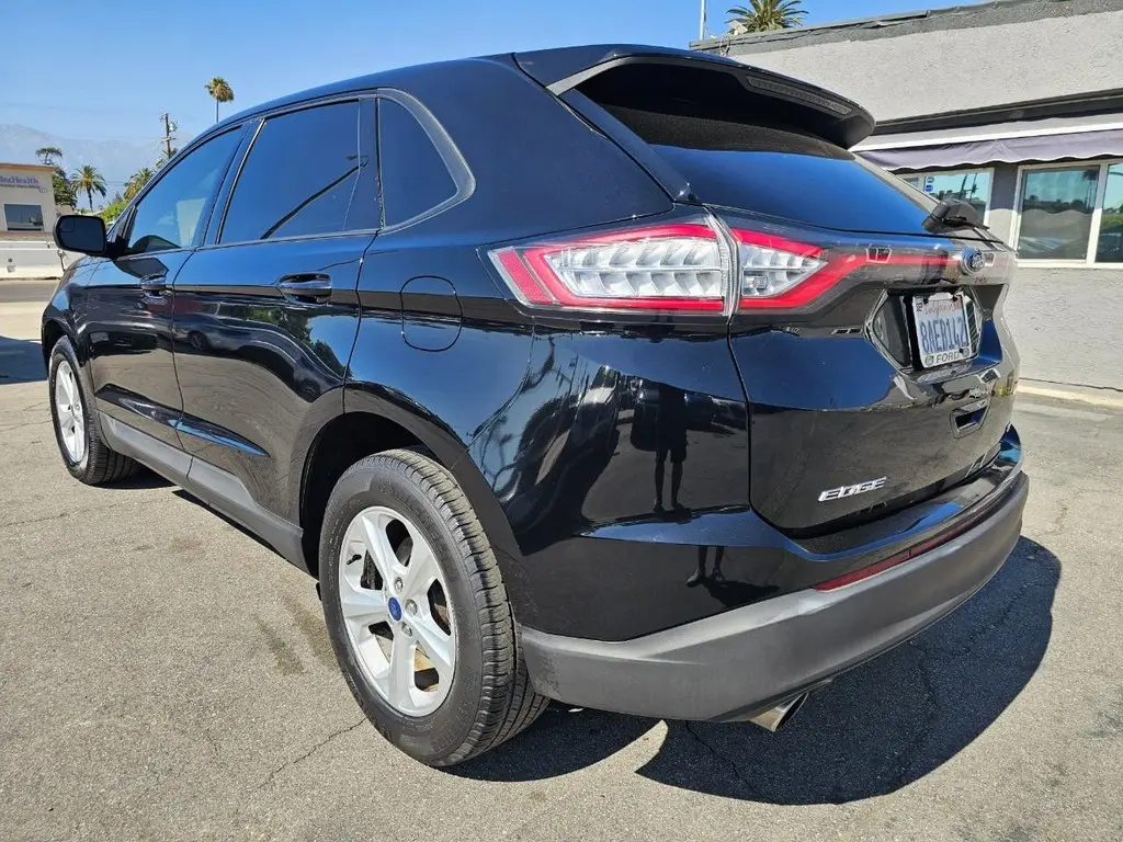 2017 Ford Edge SE photo 4
