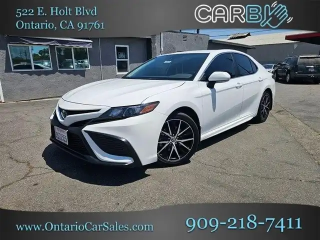 2023 Toyota Camry SE's photo