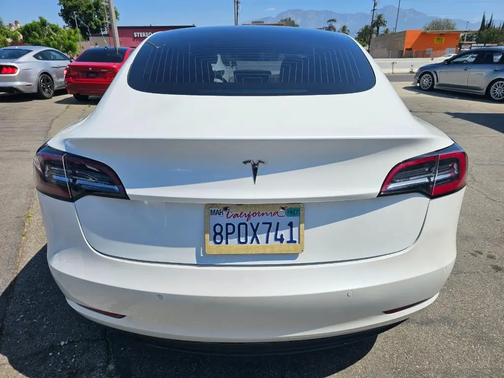 2020 Tesla Model 3 Standard Range Plus photo 5
