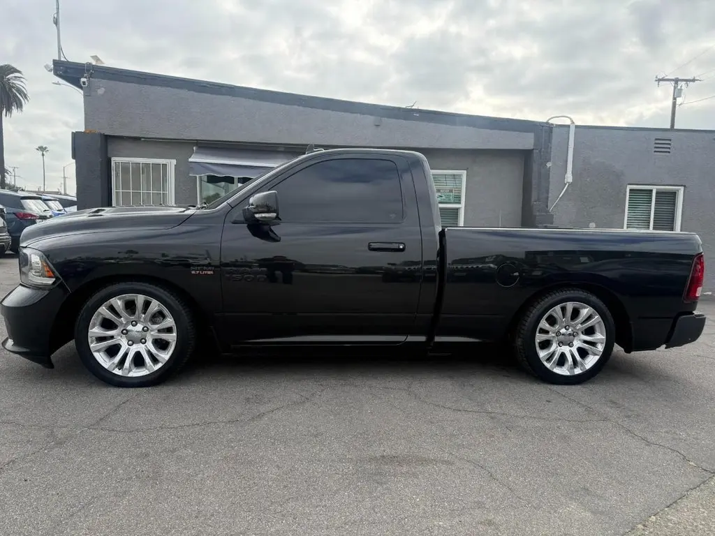 2017 RAM 1500 Night Regular Cab 6'4 photo 4