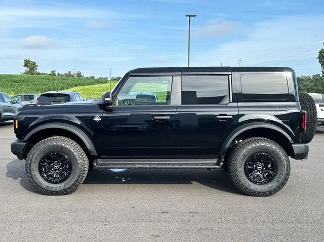 2025 Ford Bronco Outer Banks 4WD photo 5