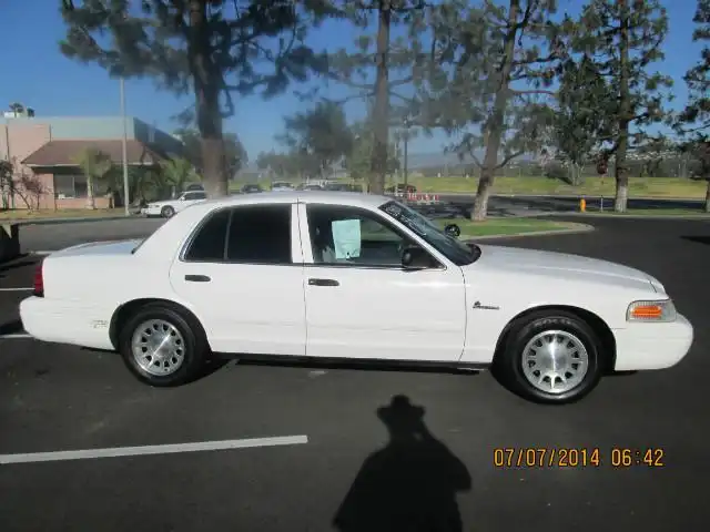 2001 Ford Crown Victoria's photo