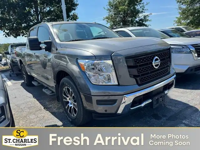 2021 Nissan Titan SV 4WD Crew Cab's photo