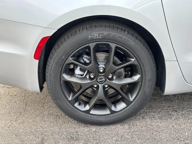 2026 Chrysler Pacifica Limited photo 4
