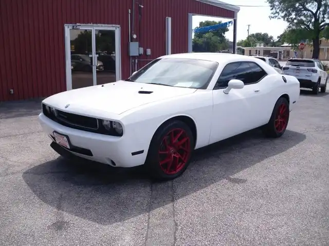 2010 Dodge Challenger SE's photo