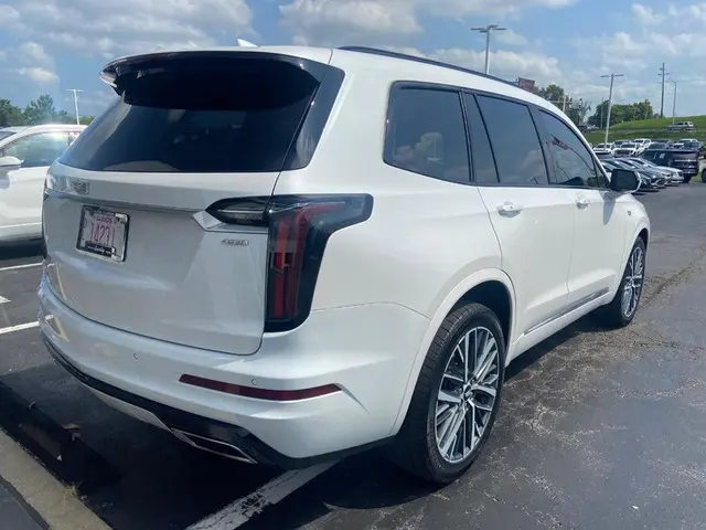 2024 Cadillac XT6 Sport AWD photo 4