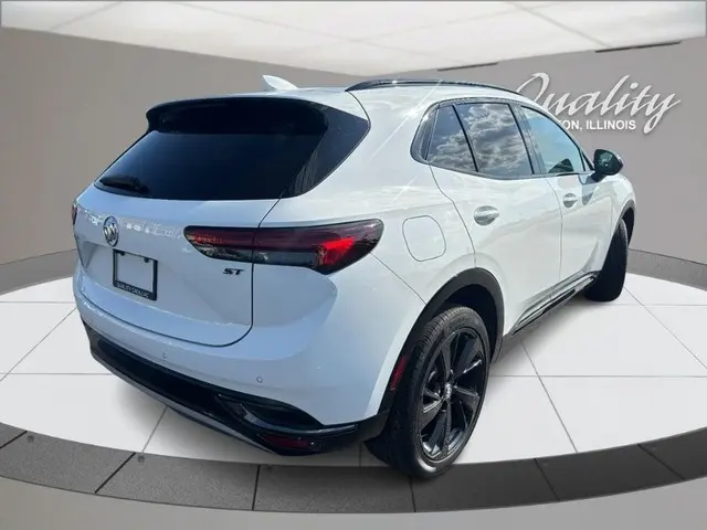 2023 Buick Envision Essence AWD photo 3