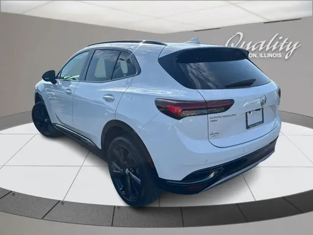 2023 Buick Envision Essence AWD photo 5
