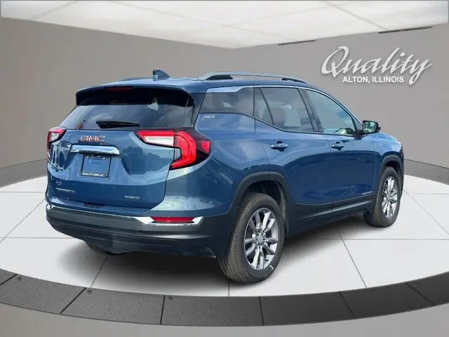 2024 GMC Terrain SLT AWD photo 3