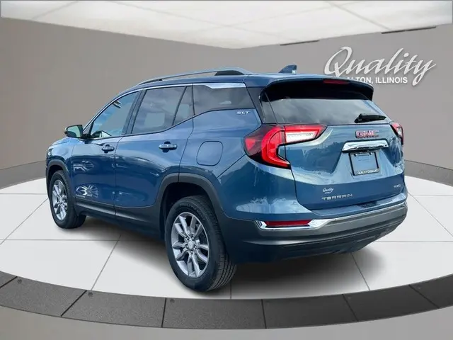 2024 GMC Terrain SLT AWD photo 5