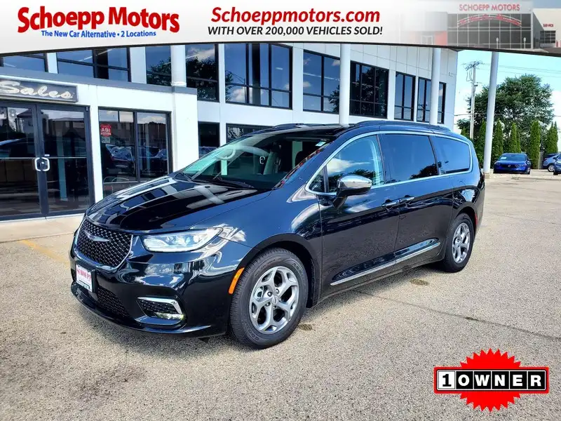 2023 Chrysler Pacifica Limited's photo