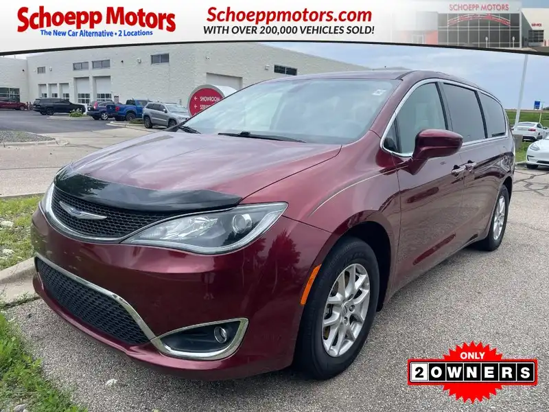 2020 Chrysler Pacifica Touring's photo