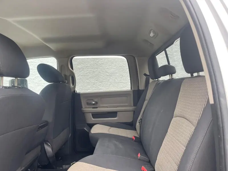 2011 RAM 2500 SLT 4WD Crew Cab SWB photo 4