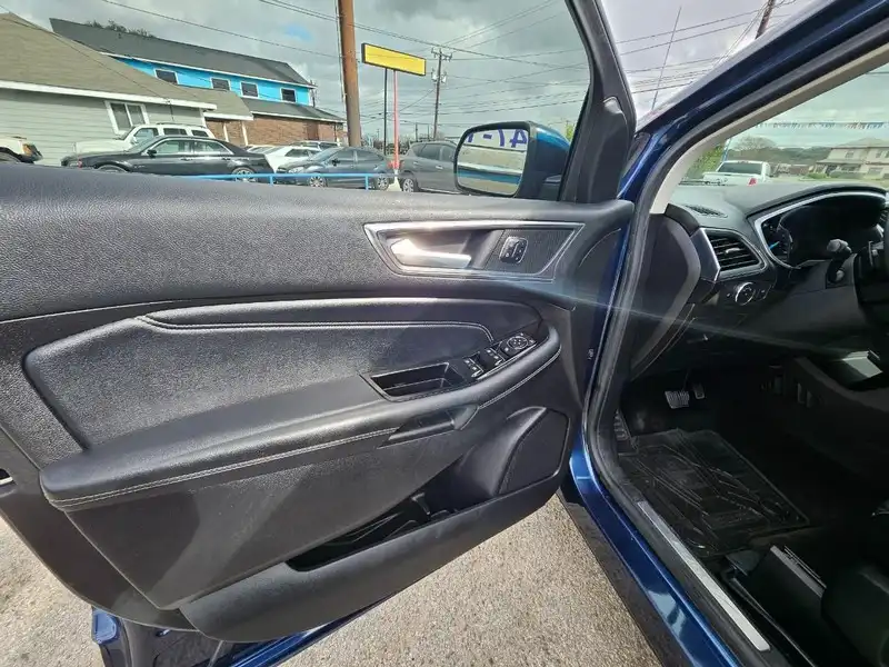 2017 Ford Edge Titanium's photo