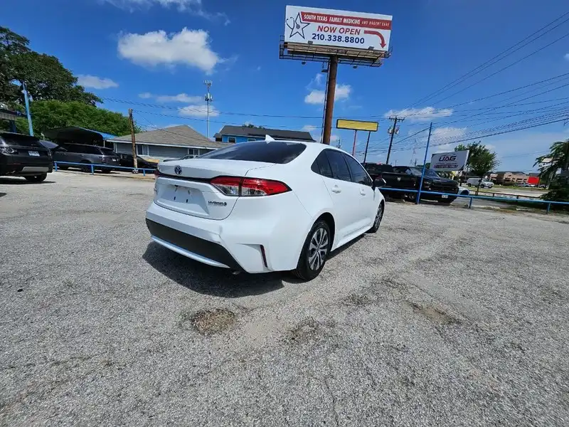 2022 Toyota Corolla LE Hybrid CVT's photo