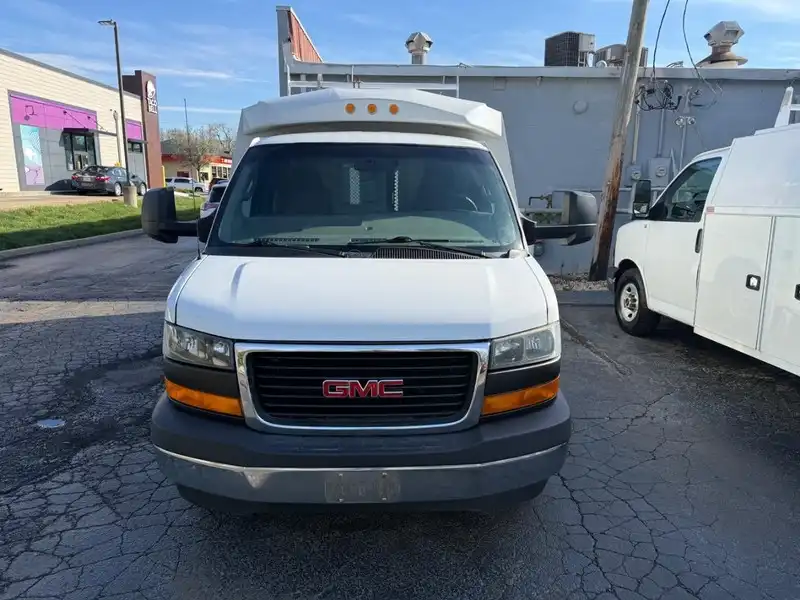 2017 GMC Savana 3500 139" WB's photo