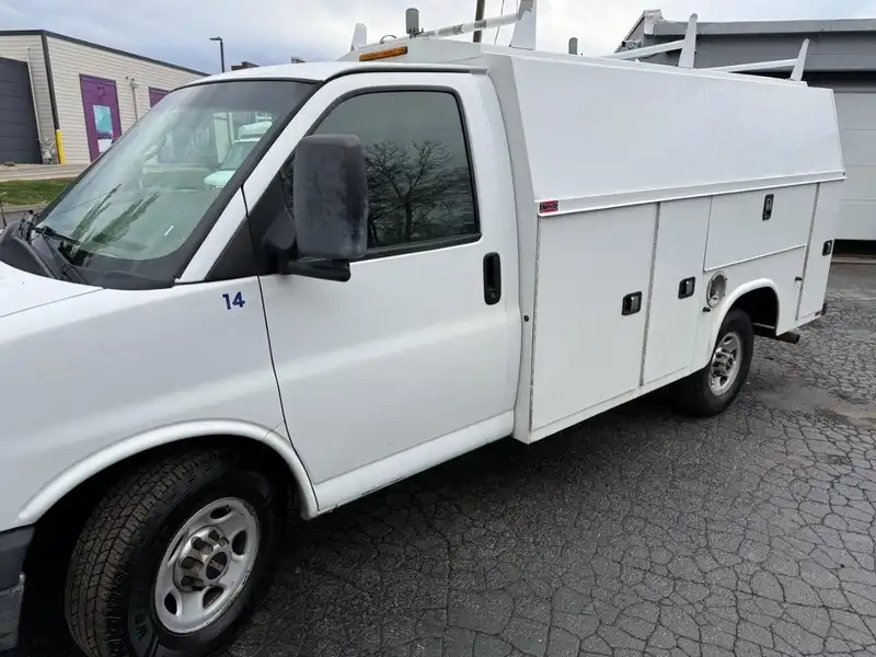 2015 GMC Savana Savana 3500 139" WB Cutaway's photo