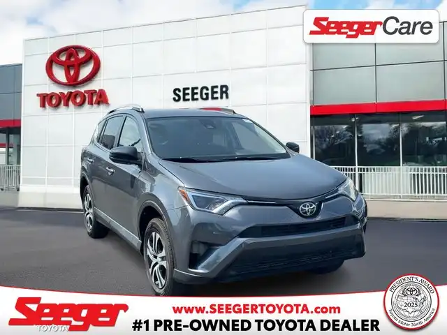 2017 Toyota RAV4 LE AWD's photo