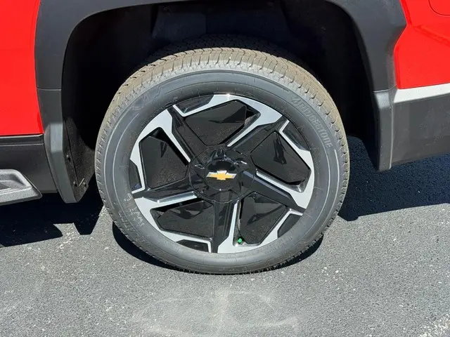 2026 Chevrolet Silverado EV LT Max Range photo 4