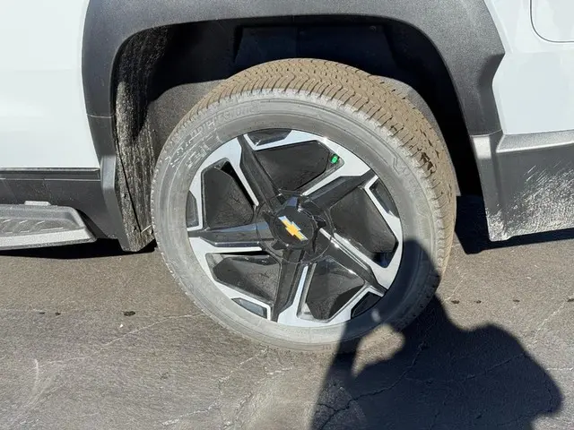 2026 Chevrolet Silverado EV LT Extended Range photo 4