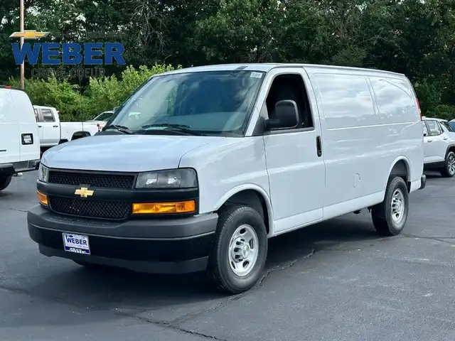 2026 Chevrolet Express Work Van HD 2500's photo