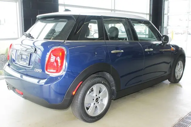 2017 MINI Cooper 4 Door photo 4