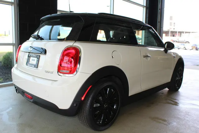 2017 MINI Cooper Base photo 4