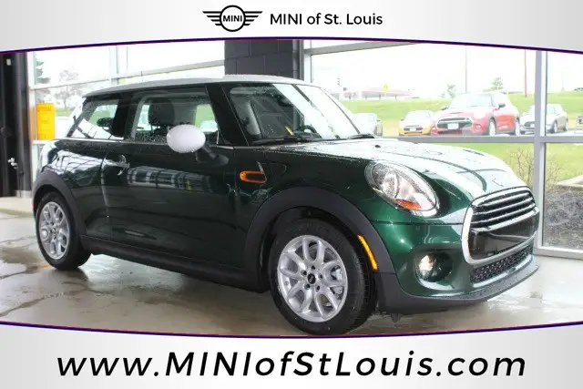2017 MINI Cooper Base photo 1