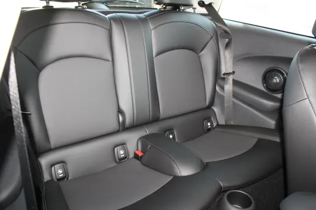 2018 MINI Cooper Oxford Edition photo 5
