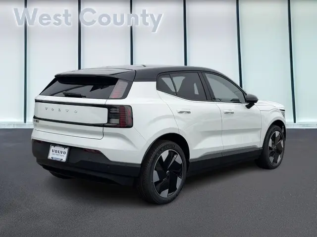 2026 Volvo EX30 Single Motor Plus photo 3