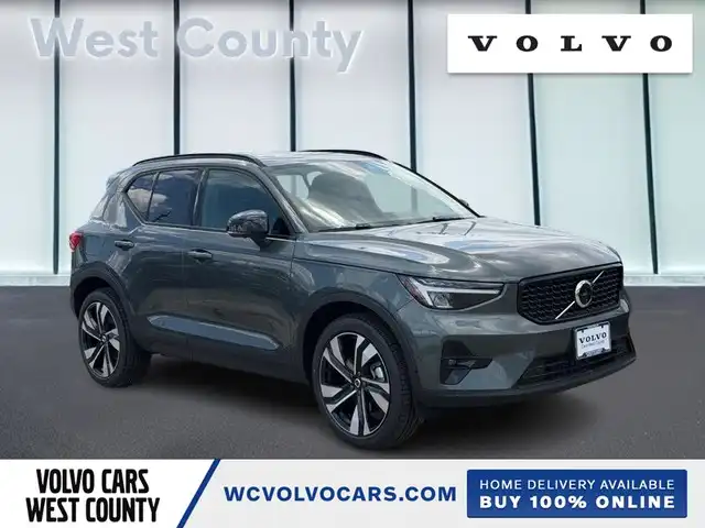 2026 Volvo XC40 B5 Plus Dark AWD's photo